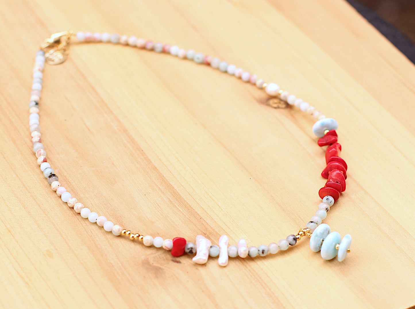 Choker necklace multiple stones