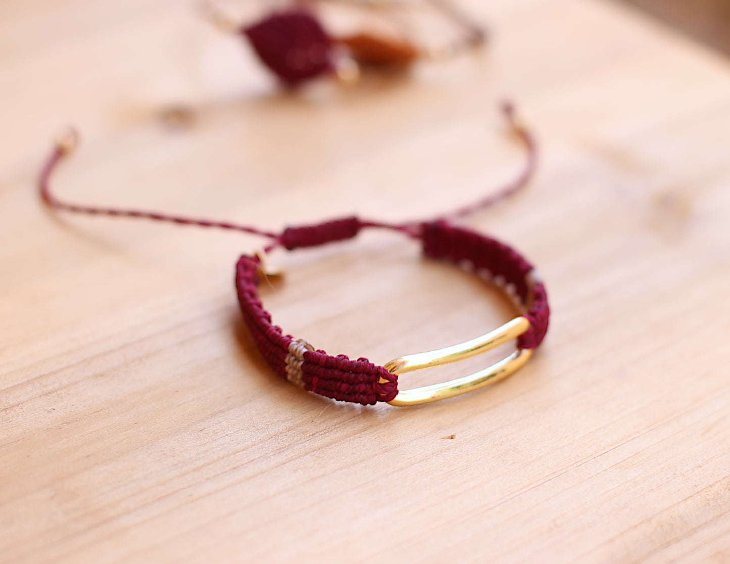 Macramé red wine bracelet with rectangular divider