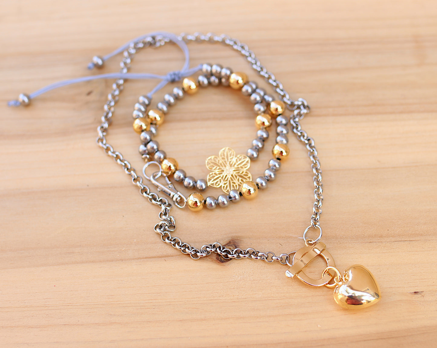 Flower adjustable silver and gold.