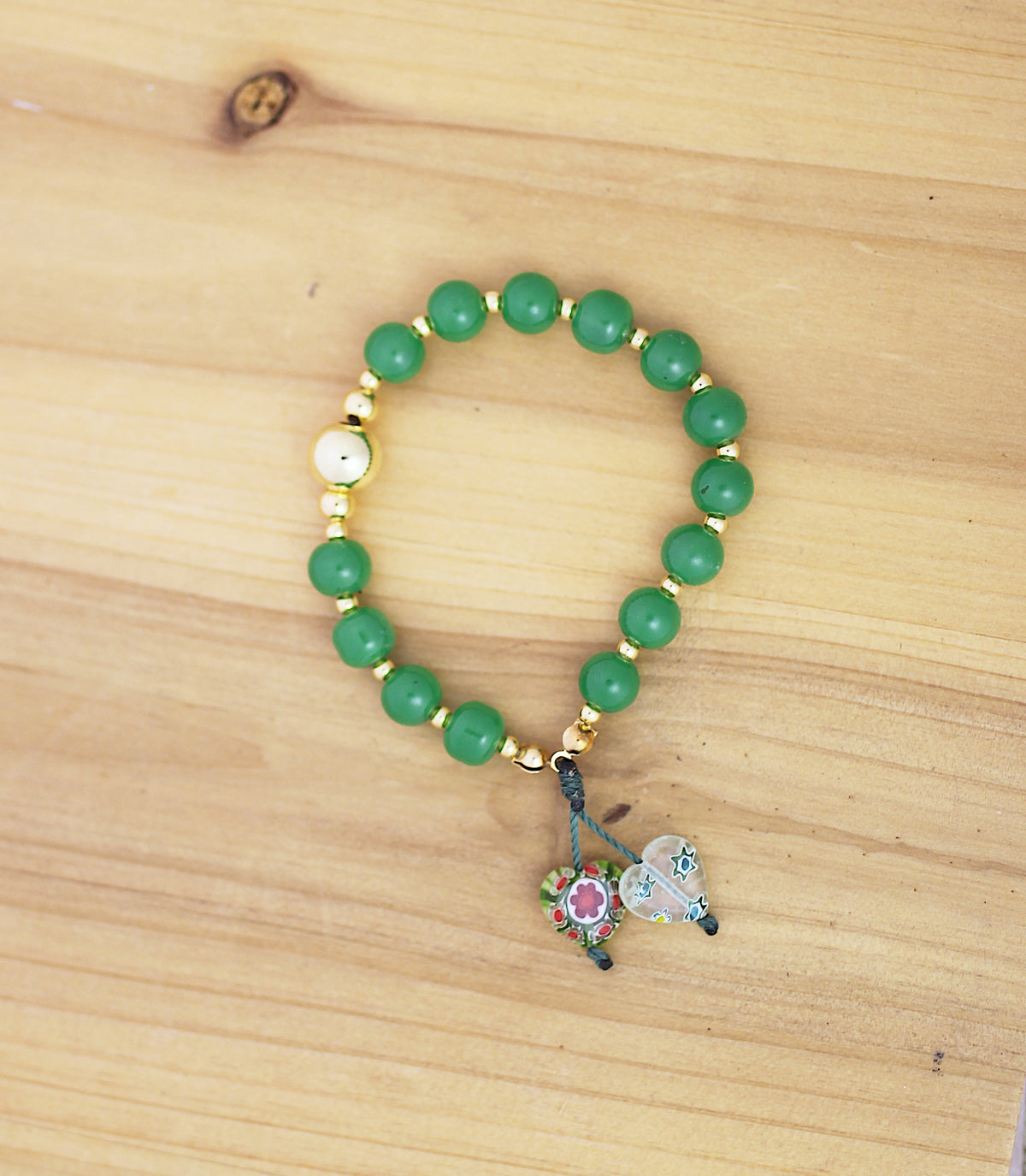 Elastic green beads bracelet
