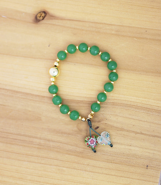 Elastic green beads bracelet