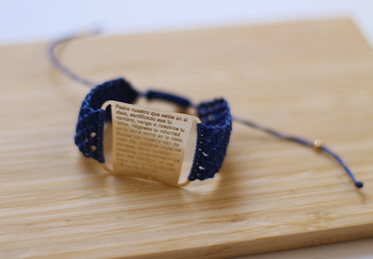 Blue macramé bracelet with Padre Nuestro divider