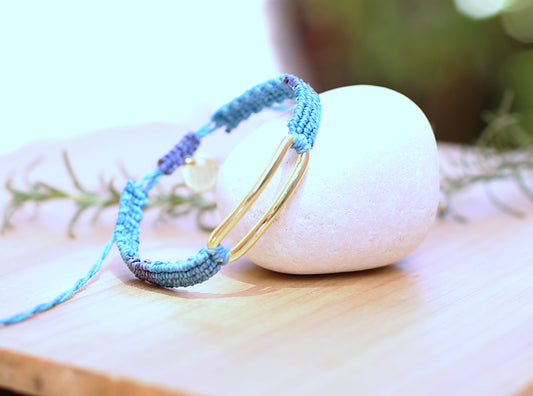 Macramé blue bracelet with rectangular divider