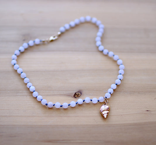 White little beads with a sea shell necklace