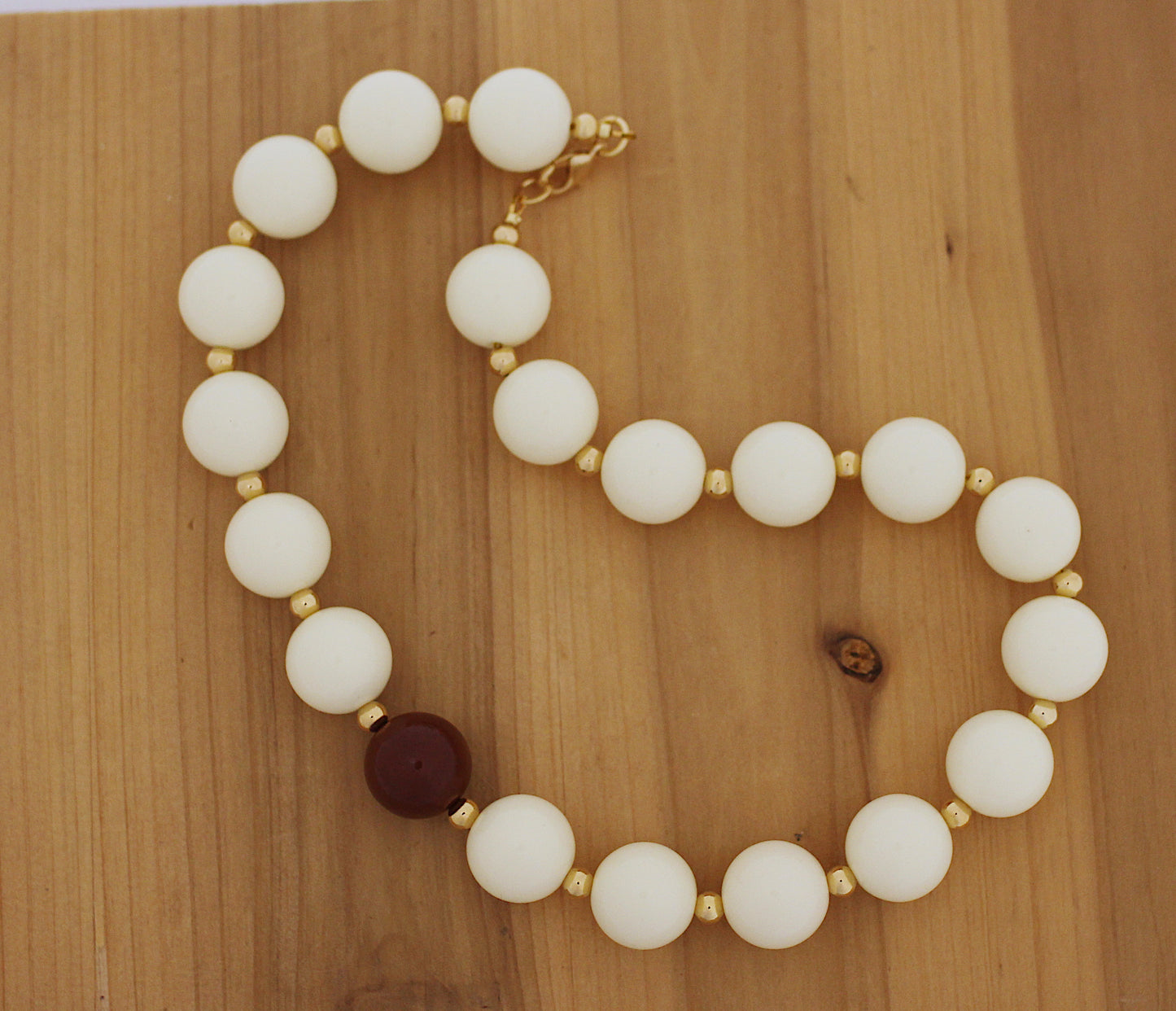 Bubble gum white off necklace