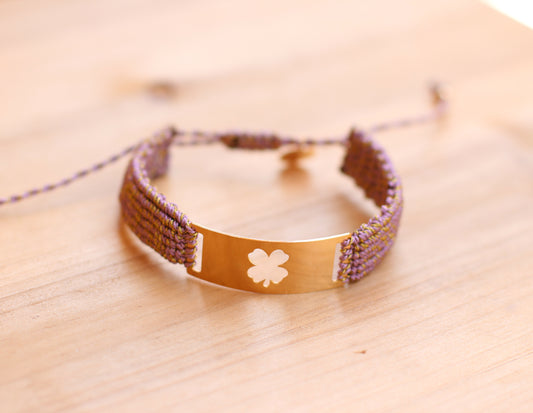 Clover plaque pink macramé bracelet