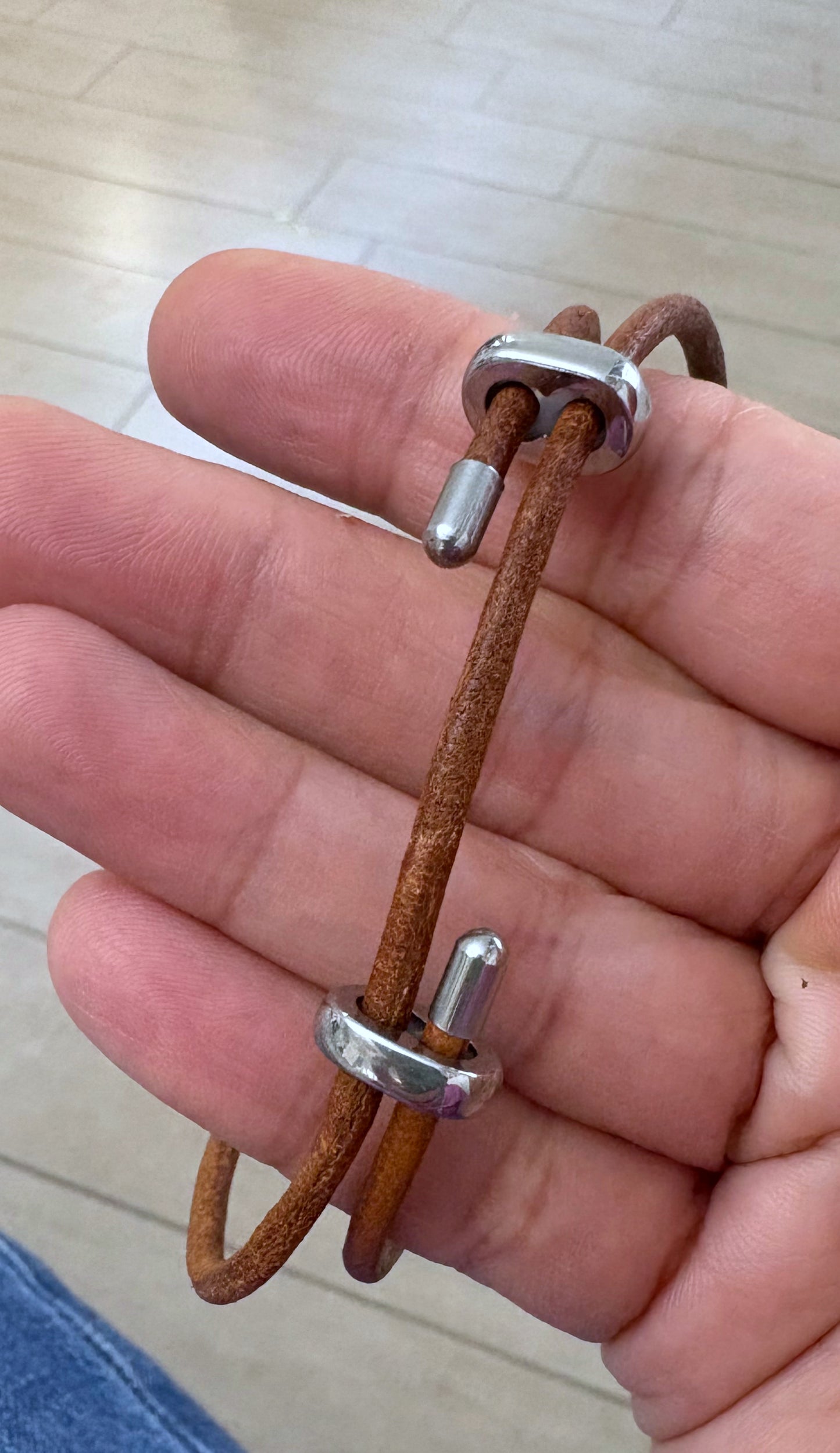 Sliding bracelet