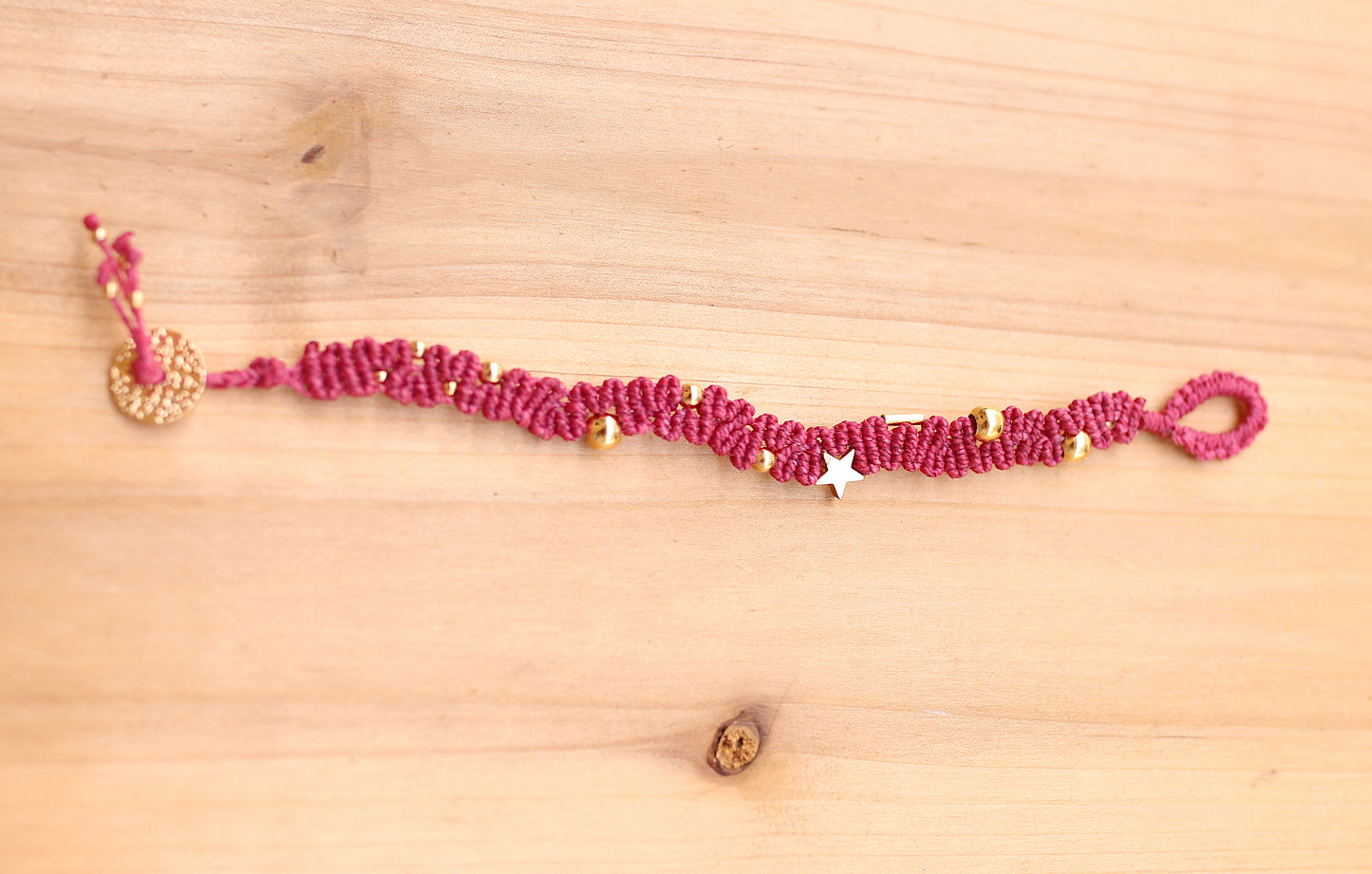 Red wavy bracelet with gold details