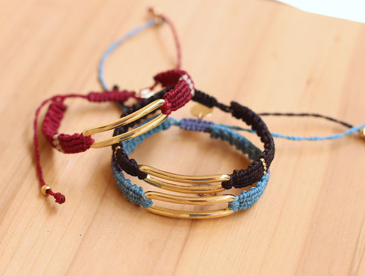Macramé bracelet with oval center piece
