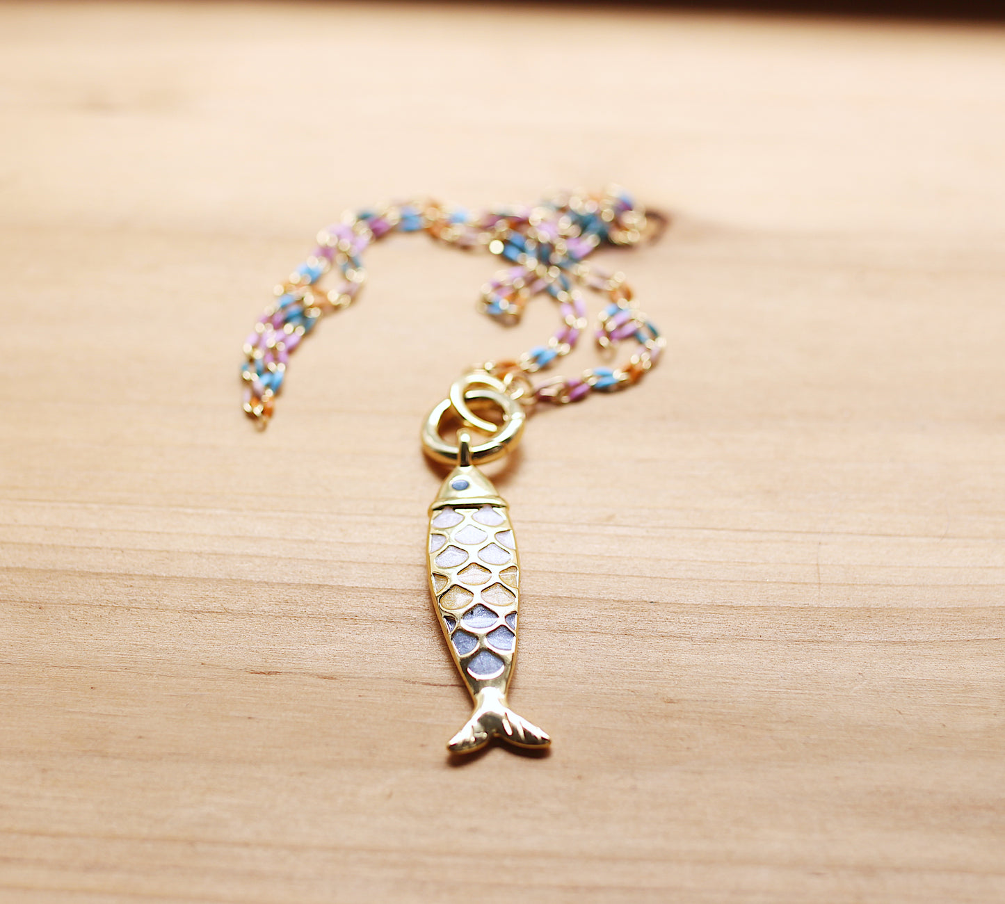 Pastels color enamel chain with scale fish